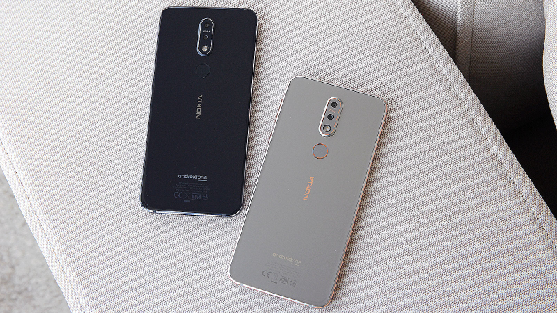 The Nokia 7.1's two color options: midnight blue and gloss steel.